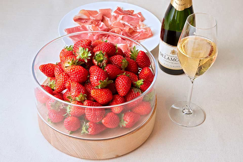 シャンパンと苺
