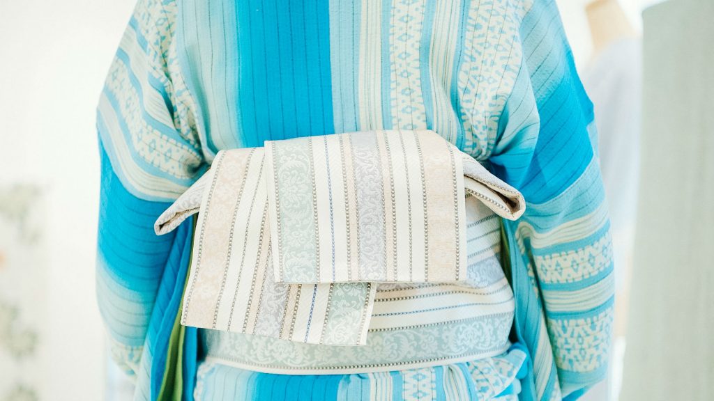 ひとりでできる浴衣の帯の結び方——きもの専門店OKANOが教える浴衣の着付け｜ヒルズライフ HILLS LIFE